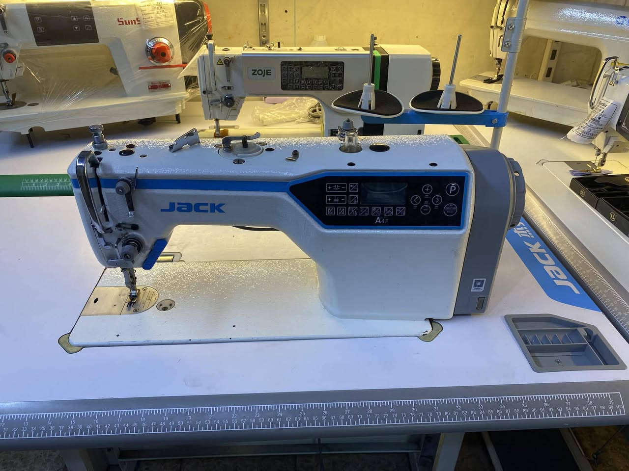 جاك اصلي فول فول موصفات قطع + ناطق +اناره 
ميز جاك اصلي 
مستعمل قليل 
سعره تنافسي ٥٣٠ الف واصل للباب


**إذا كنت صاحب هذا الإعلان وتريد حذفه لأي سبب، رجاءا أرسل رسالة إلى الدعم الفني**