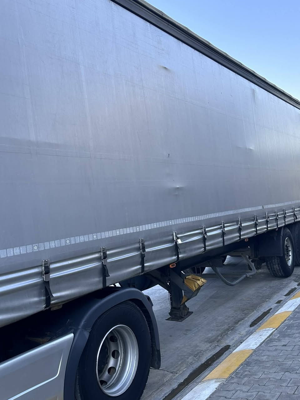 مان برفان للبيع موديل 2011 
مكينة 440 تاك سوبر بلاد روتايدر ثلاجة 
‏‪عربانة كوجل سيارة موجود ديالى ناحية سعديه ‏‪077-288-42610‬‏
