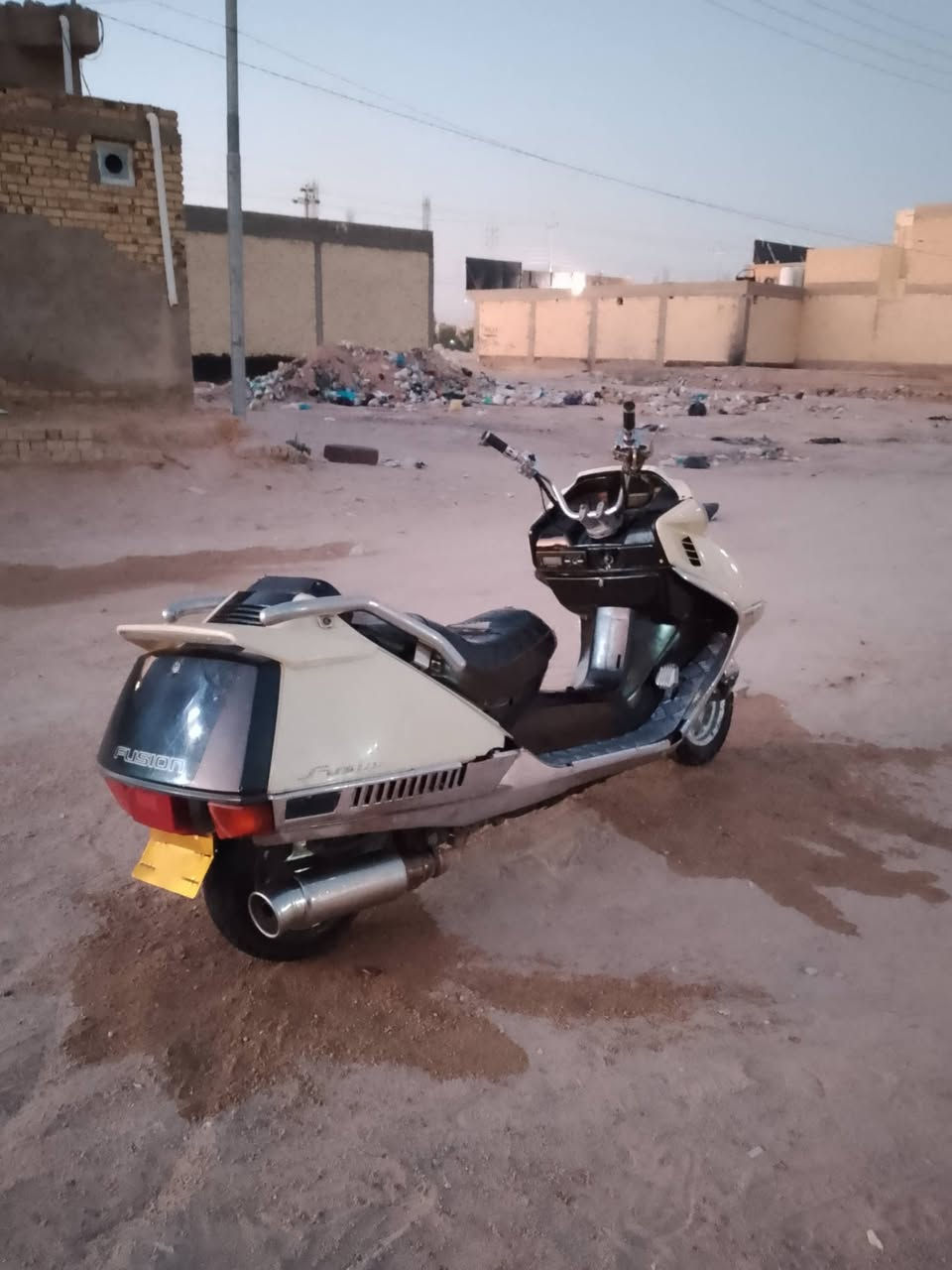 سلام عليكم فيوجن للبيع سعر (650)
وبيه مجال مكينه مفتوحه تجفيت جديد تنقيص تبخير ما بيها ع فحص درجه نكره بكل وقت باتري جديد 
صورها ليوم مو واضحات دراجه احلى من صور ويها دبلات قزم بيه نقص تريشه نص فقط وكسر بل كفر خلفي موضح بسيط سستمها حلو مكينه وكحه طوس وقبق كلاجات ومجامع ويدات مختلفات نيكل 
نجف 
***********
