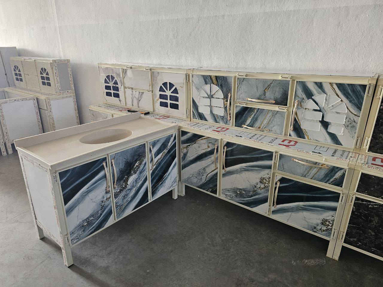 للكاونترات الألمنيوم :))👩‍❤️‍👩. لا تحتار
ما عليك بس  احجز والطلب يوصل لباب بيتك 🤗🌹🤗..
كاونتر ارضي وملحق مترين ونص    مع  سنك متر ونص   مرمر
💥 (المنيوم سوكي)💥

كاونتر مترين ونص ارضي وملحق مع سنك متر ونص
♥️♥️السعر 330/ الف♥️♥️

التوصيل 🚚🚚
بغداد داخل وأطراف مجاني

25//رمادي +فلوجه 

15/بابل  + كربلا

35// مركز واسط 
50//أطراف واسط
25 /الديوانيه +النجف
35//ديالى
45/ السماوه  الناصريه  العماره
50البصرة الالستفسار واتساب ***********
