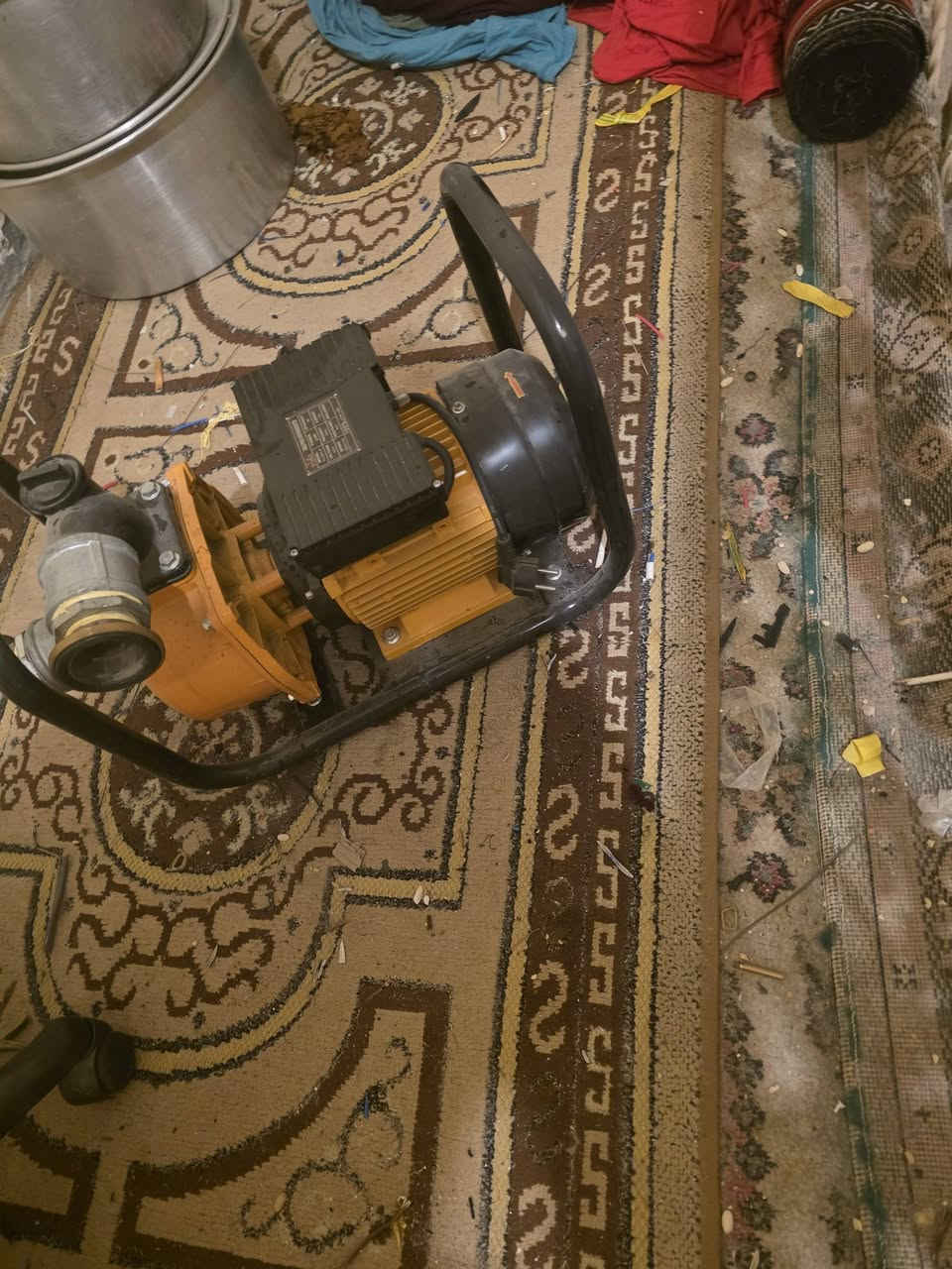 مولد كابوته 30 امبير شغاله  ع سلف نقص فقط باتري  سعر 700 الف  غطاس 2 انج كهربائي  سحب 2 انج  كلش قوي جديد غير مستحدم سعر 180  البصرة حيانيه  ***********
