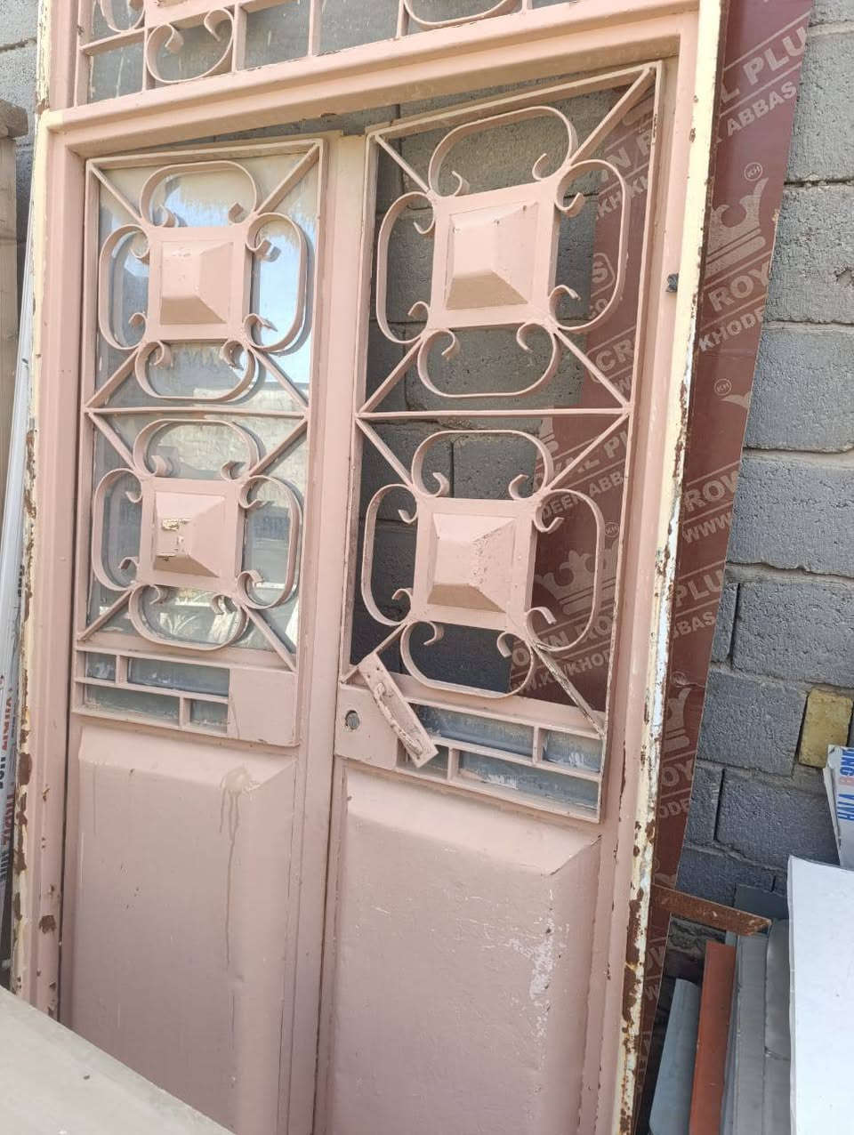 مكلفة بالنشر باب حديد للبيع قياسة الطول مترين ونص والعرظ مترة وعشرين سعر75 هذا رقم راعيه ***********
