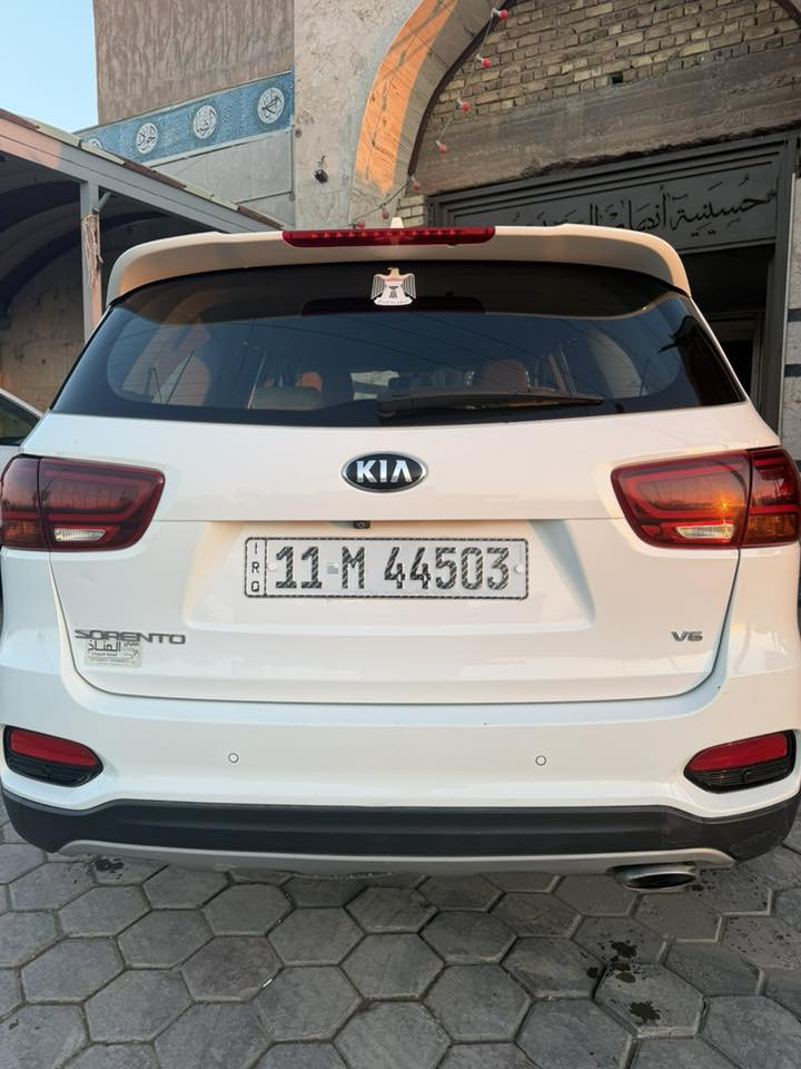 كيا سورنتو خليجي 
رقم بغداد 
موديل ٢٠١٩ 
دبل شباك الشكل الجديد 
لون ابيض 
٦ سلندر ٧ راكب 
بصمتين: تشغيل وتقفيل 
بردات خلفية اصلية ￼￼
الباب الخلفي كهرباء 
كشنات ٢ كهرباء 
شاشة كبيرة اندرويد 
جي : بي: اس : خرائط طرق 
حساس امامي وخلفي 
مري شفط مع القفل 
تحكم استيرن فول 
حاكية : ابلوتوث: اوكس 
شاشة الدشبول الكترونية 
نظام ايكو درايف 
نظام سبورت ورياضي وعادي 
تبريد ٣ قطع ثلج 
مانع انزلاق وانحدار 
اضواء ترحيب بليدات 
علامة سورنتو بلدوسة 
لد امامي وخلفي 
لايت زنون اصلي 
اشاير بلمري 
يدات نيكل اصلي 
ويل اكروم ١٩
تخم تاير جديد لك 
ماشية ١٠٢ الف اصلي ادك جرس
كير ومكينة وصدر وحدادية وتبريد خير من اللة 
كفالة بدون صبغ وتبديل
سيارة جديدة ومال بيت مابية اي نقص 
الرقم الدولي الجديد/ سنوية جديدة 
// البصمة الثانية ممستخدمة// 
***********
