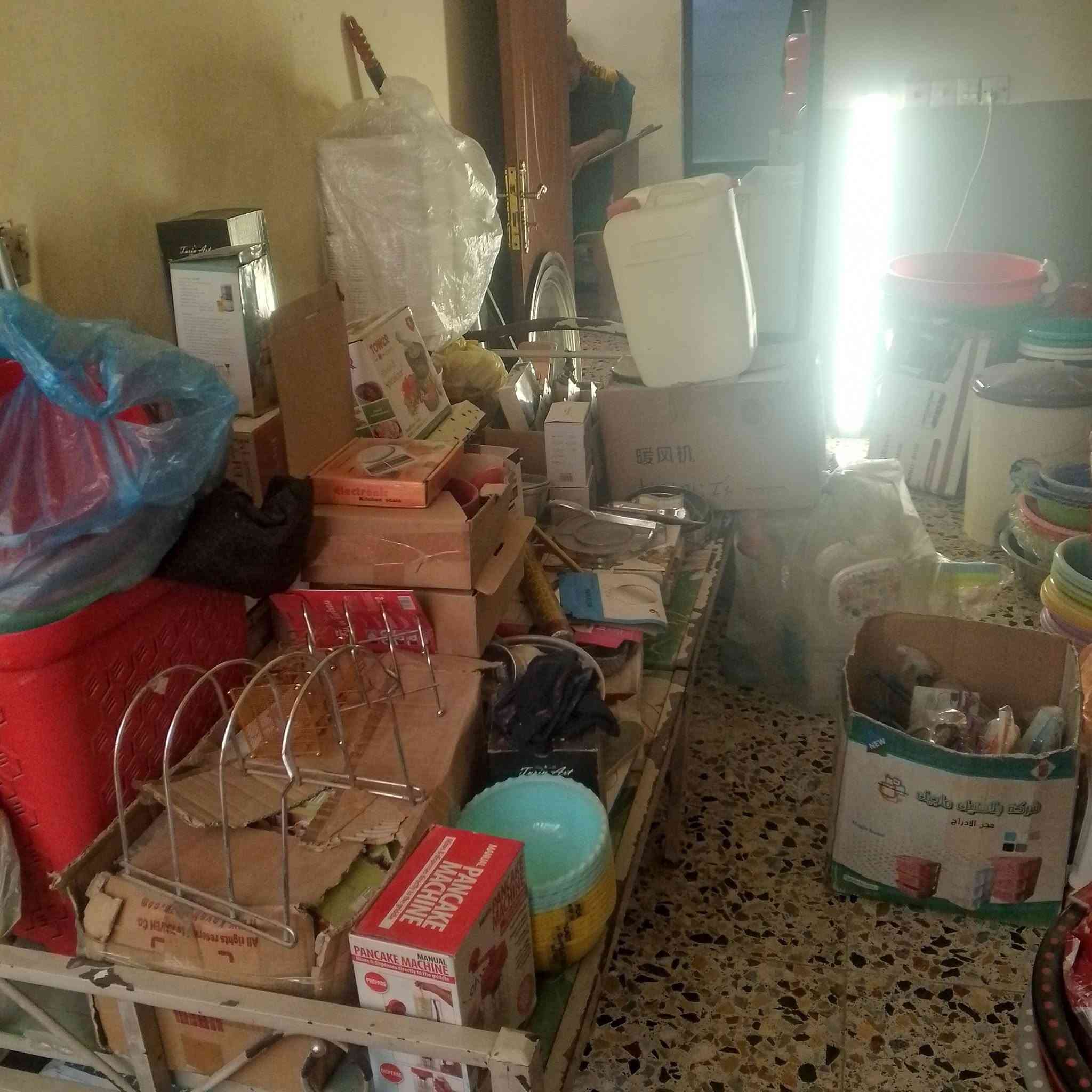 السلام عليكم غراض محل للبيع شلعه وحده غراض كلها جديده السعر 1350 وبي مجال رقم الهاتف *********** بي واتساب المكان بغداد
