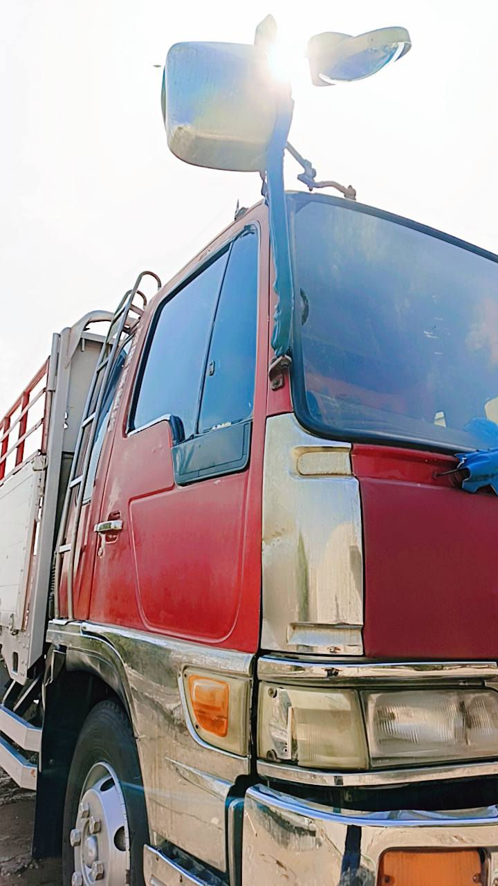 هينو  موديل 95 سياره جاهزه للعمل ترايك وين ما تريد سياره مانقصه شي مكينه 70 لا تبخير ولا تنقيص تخم تايرات كامله ماعوزهاا شي + باسمي سياره مداور ثاني يوم سياره خير من الله هاذا رقمي شراي اتصل ***********
