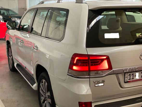 تويوتا لاند كروز 2017 فئة VXS 5.7 فول 1/1 خنك رادار
ماشية 130 الف كيلو حقيقي وشرط الكارتون السيارة و 
كلش جديدة والسيارة رقم بغداد الجديد  ب اسمي
و السيارة مكفولة كفالة من الصبغ والتبديل و الفتح و 
الكير والمحرك كذللك مكفولات وابيع شرط السونار و 
والسيارة فول 1/1 خنك رادار و جكات و 4 كامرات و فول
والسعر اتصل وبيك خير وتدلل و ترهم بيع او مراوس مع اي سيارة وبيك خير وتدلل و 
مكاني بغداد الكاظمية ورقمي *********** اتصال 
و مواصفات السيارة هية بصمة و سلايد وتشغيل عن 
بعد و 5 بصمات و وصندوق كهرباء ولايت زنون دبل عدسة كهربائي و وحساسات امامية وخلفية و 4 كامرات 360 درجة و رادار امامي و تثبيت مسار و كراسي كهرباء
و كراسي تبريد و شاشة اصلية و نضام صوتي JBL و 
شاشات خلفية اصلية و محرك 8 سلندر حجم 5700
