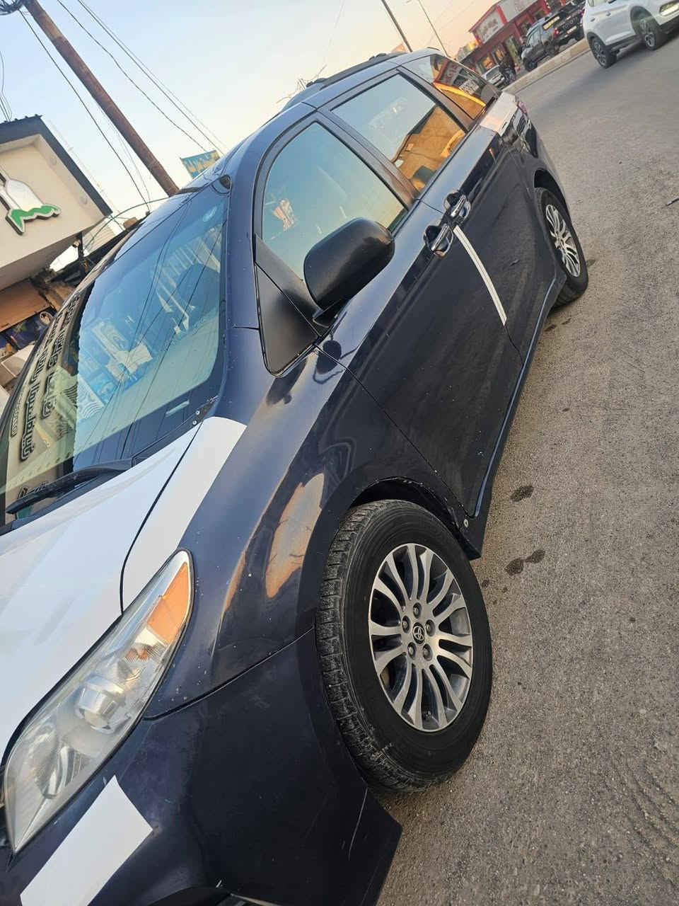 السلام عليكم
تيوتا سينا موديل 2020 حادث مرفق ويه صور بيها ثلاث قطع باب سايق جامرلخ امامي جامرلخ خلفي
مواصافات فول واحد ع واحد 
ماشيه (268)ميل 
السعر (197)مكاني موصل تلعفر 
للاستفسار ***********
