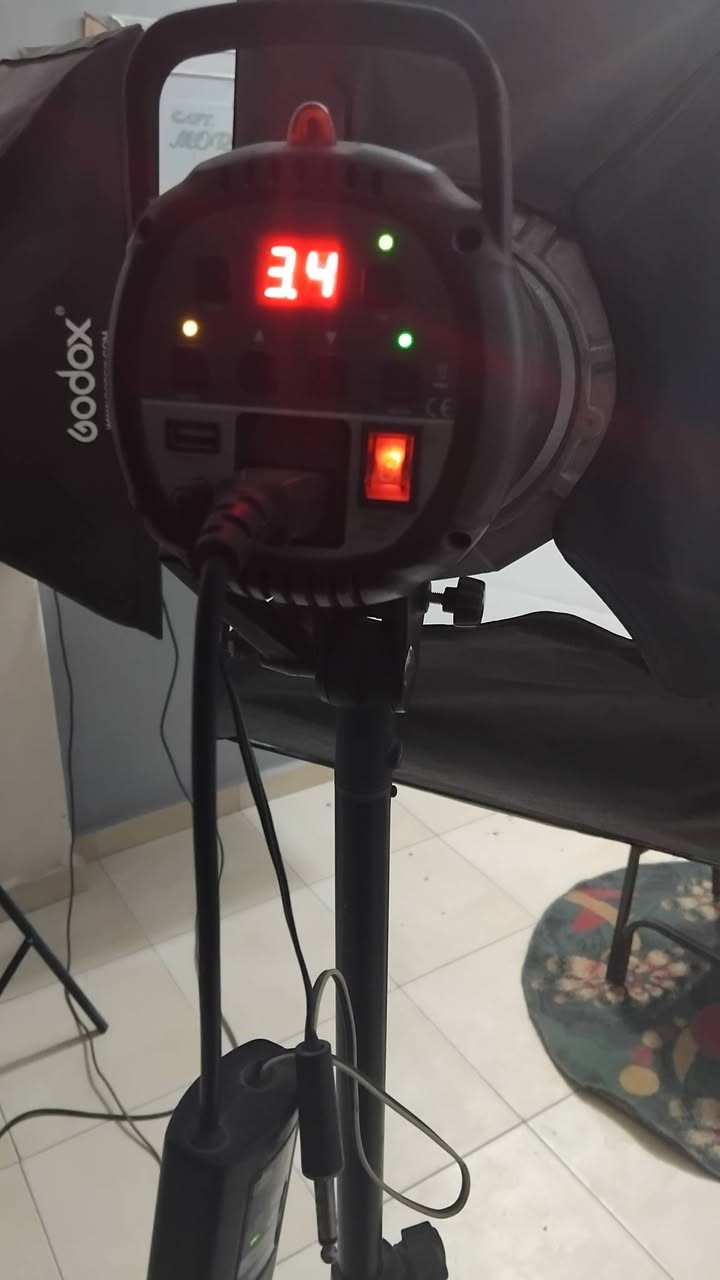 ٢ هيد ٣٠٠
سوفت بوكس 
٢ استاند
كابل تريجر وانفرا
كاميره نيكون d90
لينس 18/105
شاحن وبطاريه وكارته
التوتال/ ١٠الف غير قابل للتفاوض


**إذا كنت صاحب هذا الإعلان وتريد حذفه لأي سبب، رجاءا أرسل رسالة إلى الدعم الفني**