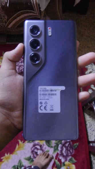 عليكم كامون 40 برو 256 جهاز ما مفتوح اعطيك اياه شرط الجهاز نظيف مكان موصل حي القاهره السعر 265 وفي مجال تعال خاص***********
***********
