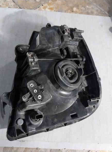 السلام عليكم ...                        
لايت بنكو صفحة اليمين اصلي مال حاوية .
للاستفسار :- بغداد/كراج الخالدي  ساحة الطيران / الشارع العريض 
ابو علي / ***********
