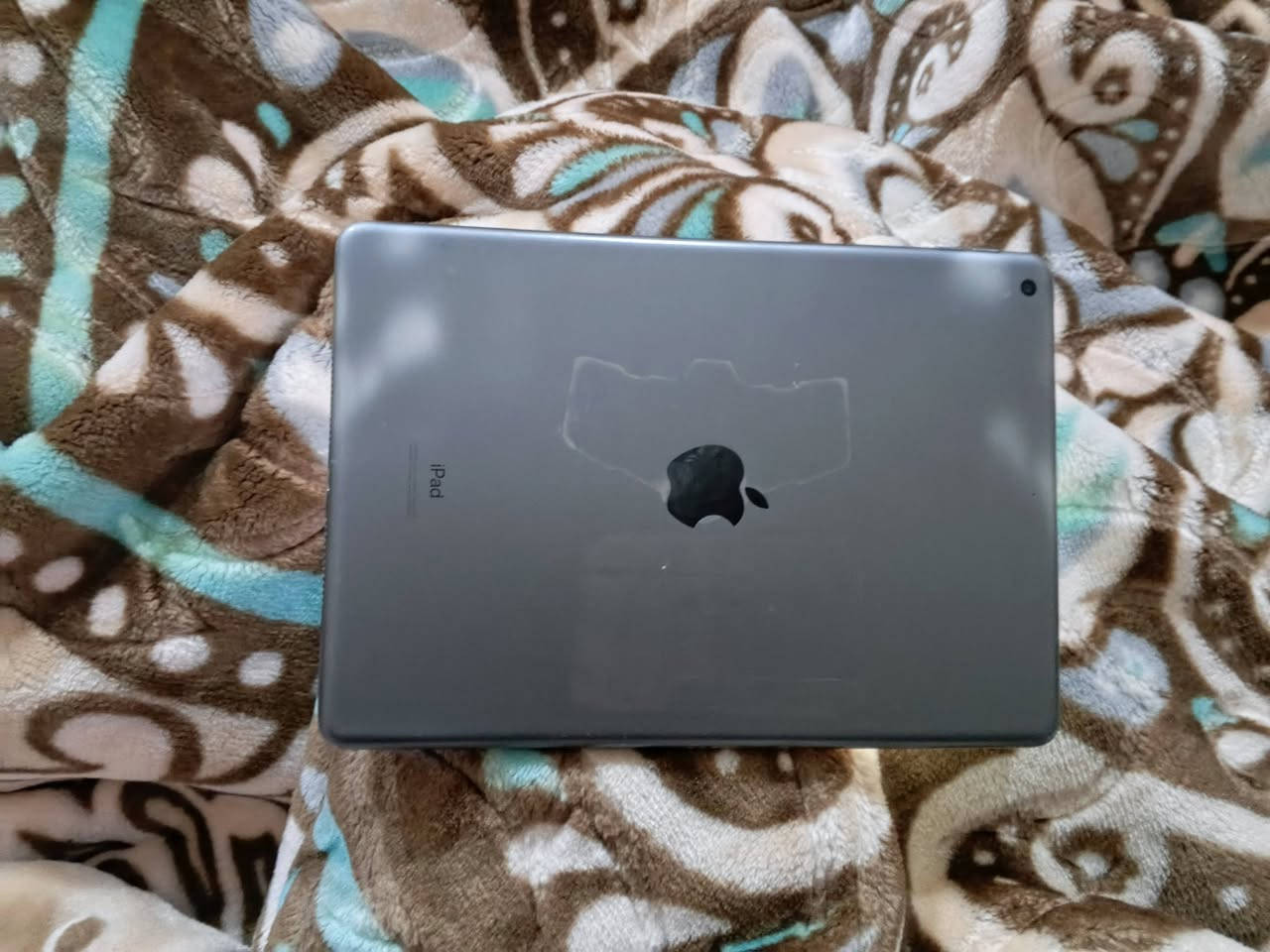 السلام عليكم ايباد للبيع 9
ذاكره 64
بطاريه 90 
مستبدل كلاس فقط 
سعره 150جماعت، 100 مابيع
قفل 130 مكاني كربلاء رقمي ***********
