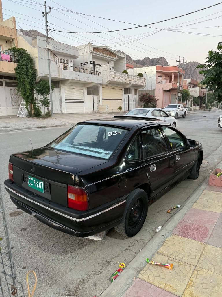 opel vectra 
model:1993
مەکینە:20
گـێـڕعادی 
ڕەشی قەتران سەیارەکە تازە بۆیاخو پۆلیش کراوە ناو داخلی جوانە 
کامل گێچو کارەبایی مەزبوت 
کامل مەسرەف کراوە 
زۆر بەقوەتو بە هەڵمەتە
لایتەکانی زۆر جوانن 
ئەڵقەیە عەدەسەیە زینۆنە ناو ڕەشە 
ئاڕم پلاستیکی سلێمانی 
ئارمی بەشەرت 
نرخی 25گەڵاو مەجال
ژم:*********** رانية, السليمانية

