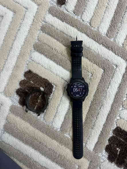 السلام عليكم ساعا كارمن فينكس ٦ برو 
حجم ٤٧ حالتها ممتازة 
شحن يدوم اكثر من ١٢ يوم حسب الاستعمال 
معاها سير حديد إضافي 
وكيبل شحن اصلي 
مكاني الشعب 
السعر ٣٠٠ 
***********
