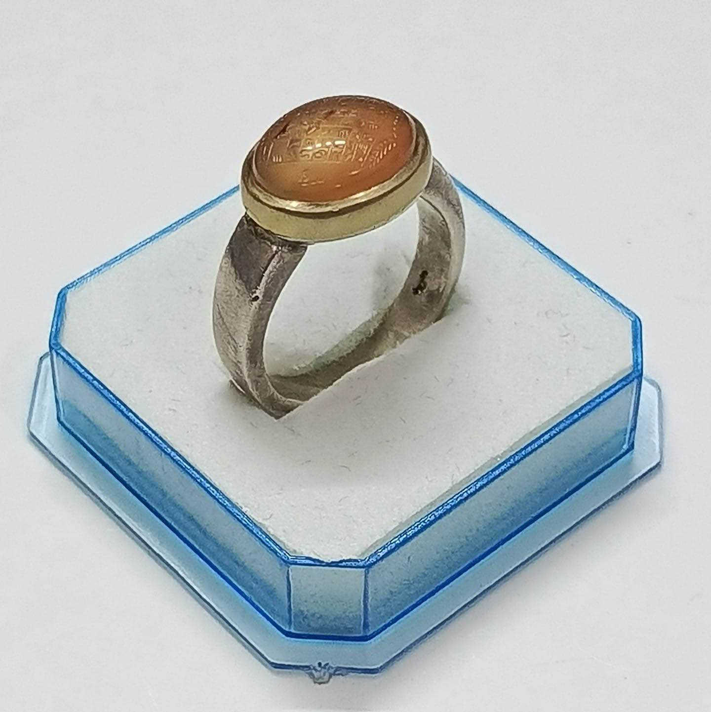 خاتم العقيق اليماني زعفران فضه 925 صياغه يدويه 
ثقيله القياس الخاتم 21السعر60الف
توصيل جميع المحافظات 5
*********** بغداد, العراق
