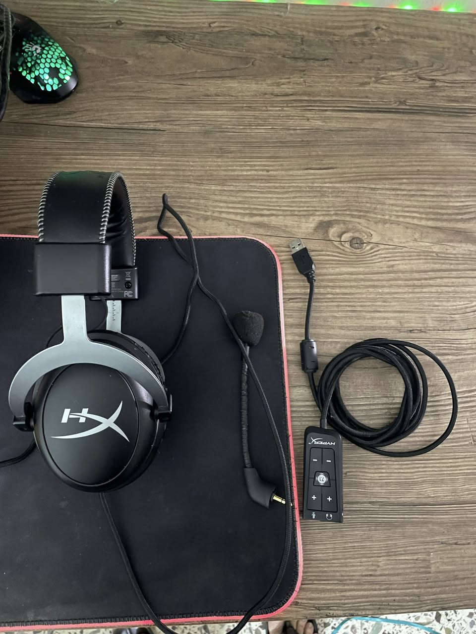 سماعتين هايبر اكس للبيع
سماعتين هايبر اكس   للبيع
الاولى هايبر اكس 2  كامله مايك ولكيبل مالته وحالته جديده وهاي نسخه كينكستون تكون افضل من نسخه الhp وتوقف تصنيعه  
الثانيه هايبر اكس الفا شغاله وصوته يخبل كلشي مابيه كيبل اواكس يرهم عليه وتشتغل طبيعي  
بس نقص كيبل ومايك ولتوصاله مالته موجوده حالته جديده  
الاولى 60الفً
والثانيه 30 الف

سبب البيع اجتي سماعه تيرتل هديه وبعد ما احتاج ذني


**إذا كنت صاحب هذا الإعلان وتريد حذفه لأي سبب، رجاءا أرسل رسالة إلى الدعم الفني**