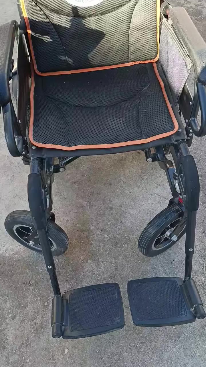 كرسي كهربائي متحرك جديد غير متسخدم للبيع النضافة 💯 العنوان البصرة قضاء الصادق بني منصور 
للاستفسار او التواصل خاص


**إذا كنت صاحب هذا الإعلان وتريد حذفه لأي سبب، رجاءا أرسل رسالة إلى الدعم الفني**