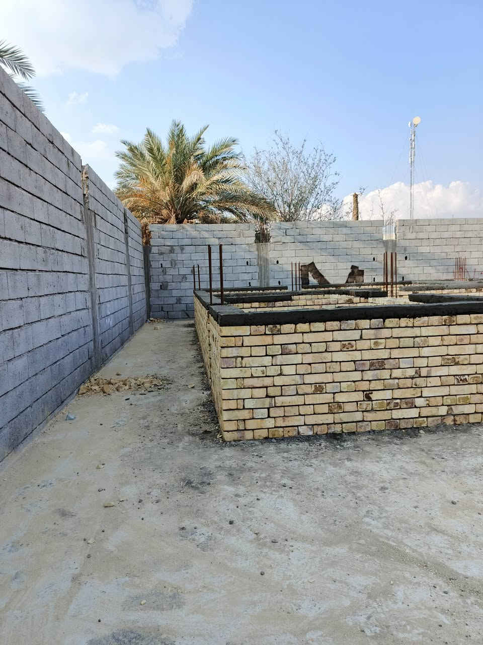 السلام عليكم خلفه بناء طابوك درجة اولا اشتغل جميع انواع لطابوك ولجف قيم ولبلوك وثرمستون شغلي قطعي واشتغل عل دبل وكرسته وعمل تسليم هيكل تسليم مفتاح شغل تسليم مهندس شرط لنضافه ولمتانه اي ستفسار *********** ❤️
