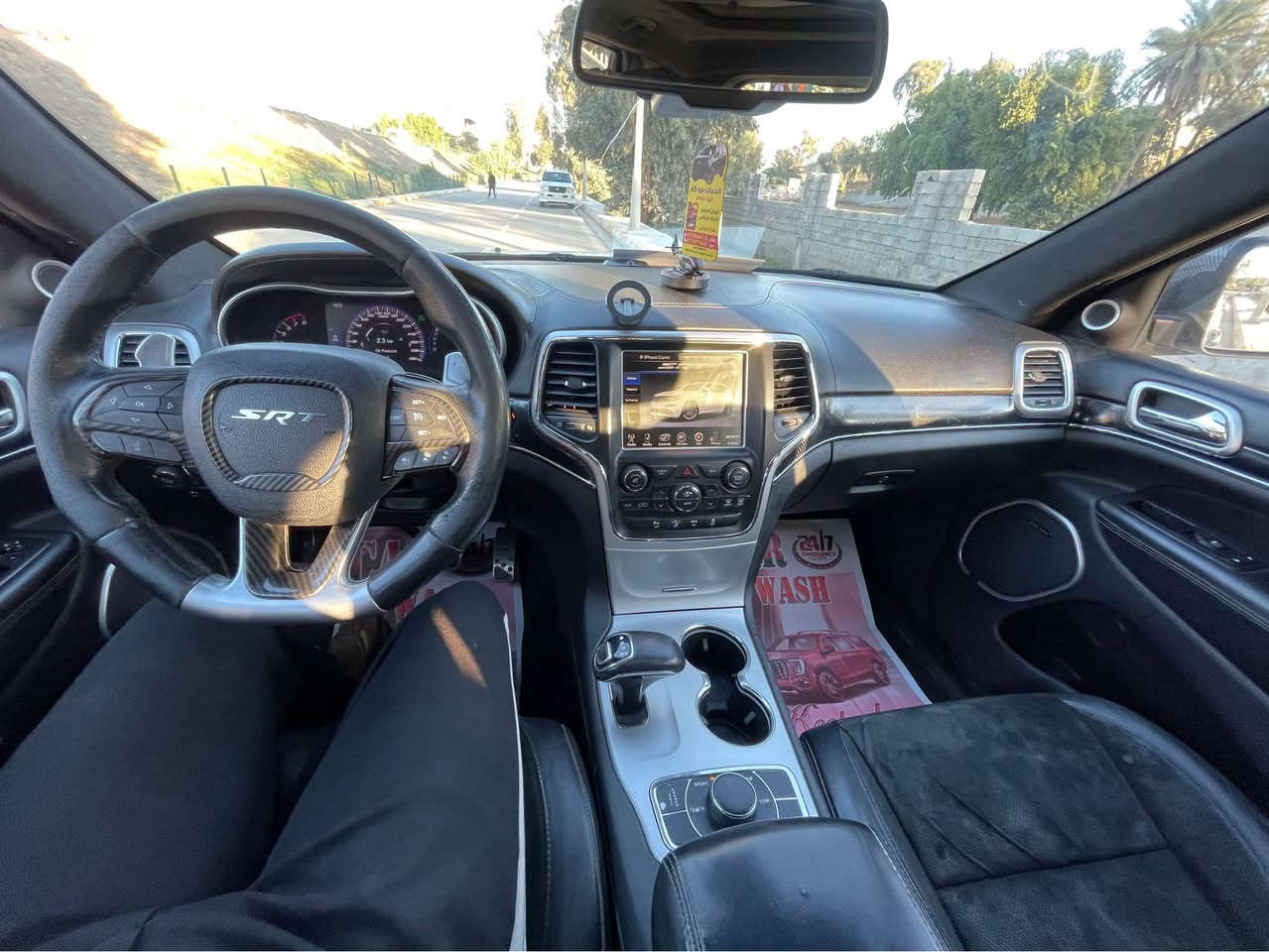 السلام عليكم / من رخصت الادمن المحترم 

جيب SRT موديل 15 اصل 
لون ابيض رقم دهوك السيارة كلش حلوا 
داخله كلين وبيها قطعتين صبغ هنا بدون دواخل  
السيارة وارد امركي 

السعر 223 

☎️*********** بعقوبة, ديالى
