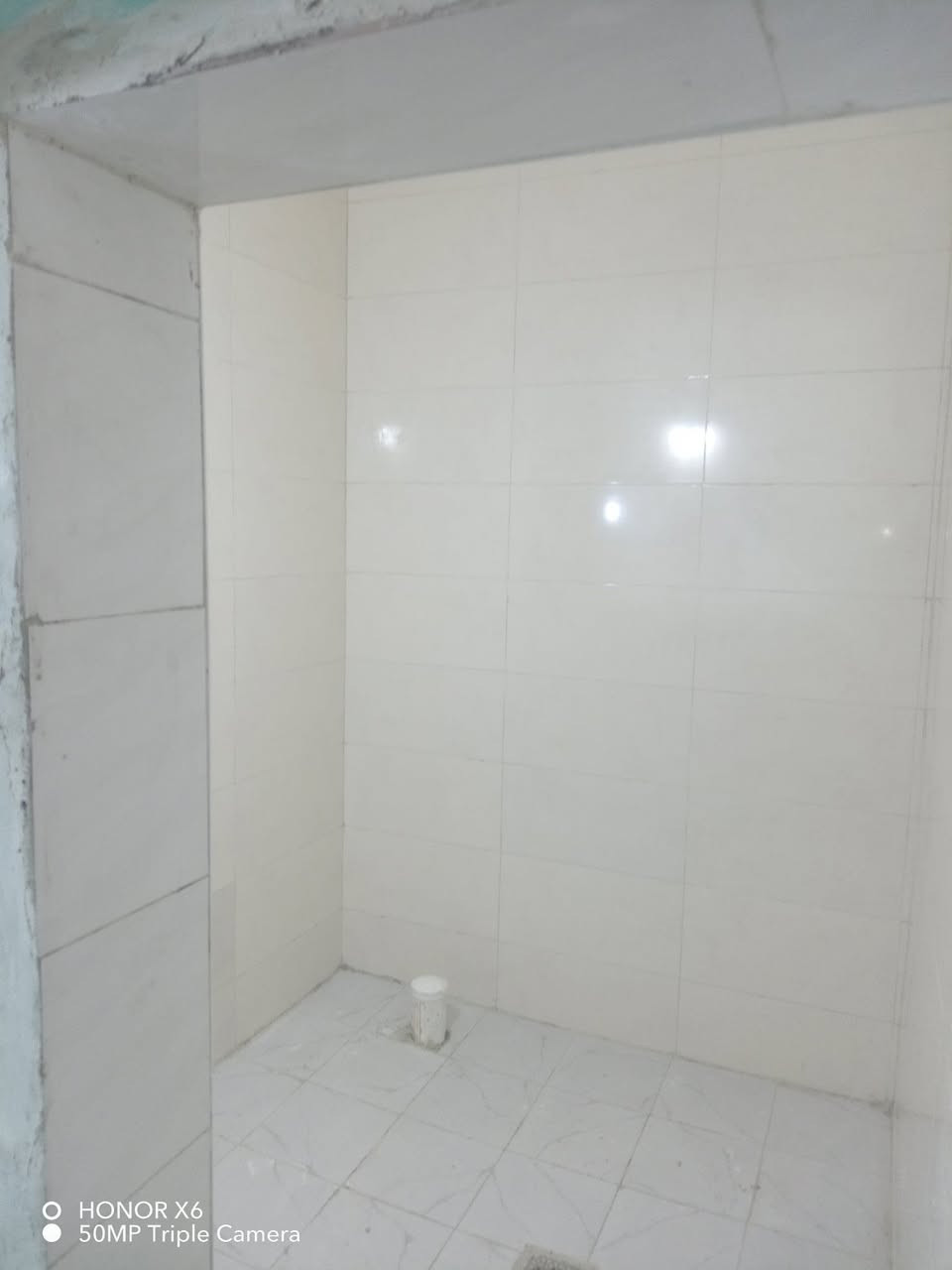سلام عليكم خلفه تطبيك سيراميك جدران شغل كل على الليزر هاذي رقمي *********** *********** وتساب متفرغ حالين
