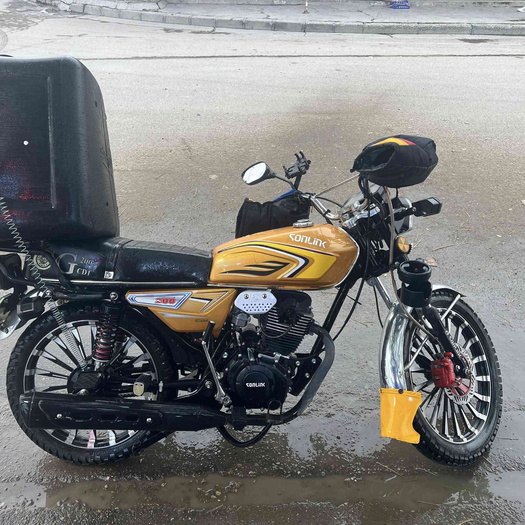 للبيع 2025
دراجه مابيها نقص كبل للشارع 
مشتغله دلفري 6 اشهر 
650 وبيها مجال 
***********
