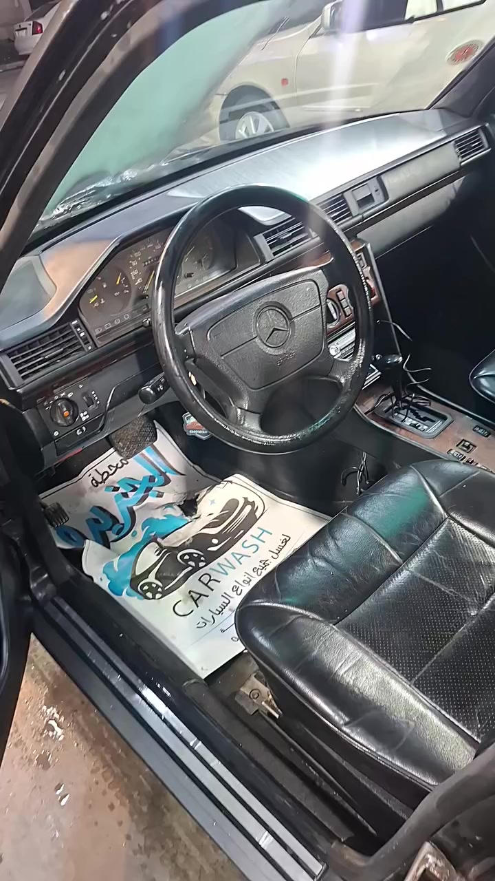 السلام  عليكم مارسيدس دب ١٩٩١ فول مواصفات كير  مكينة بلاد ٣٠٠ عنكبوت لون اسود رقم بغداد الماني  تبريد ثلج فتحة با السقف كشنات كهرباء حدادية جديدة مصبوغ عام جمالية غرفتها نضيفة حلوة جلد اسود زوج تايرات جدد أمامي الخلفي نظيف .
اخوان مكاني بغداد حي الجامعة ....( بيع او مراوس نفس السعر) 
السعر 65 ورقة 
***********
