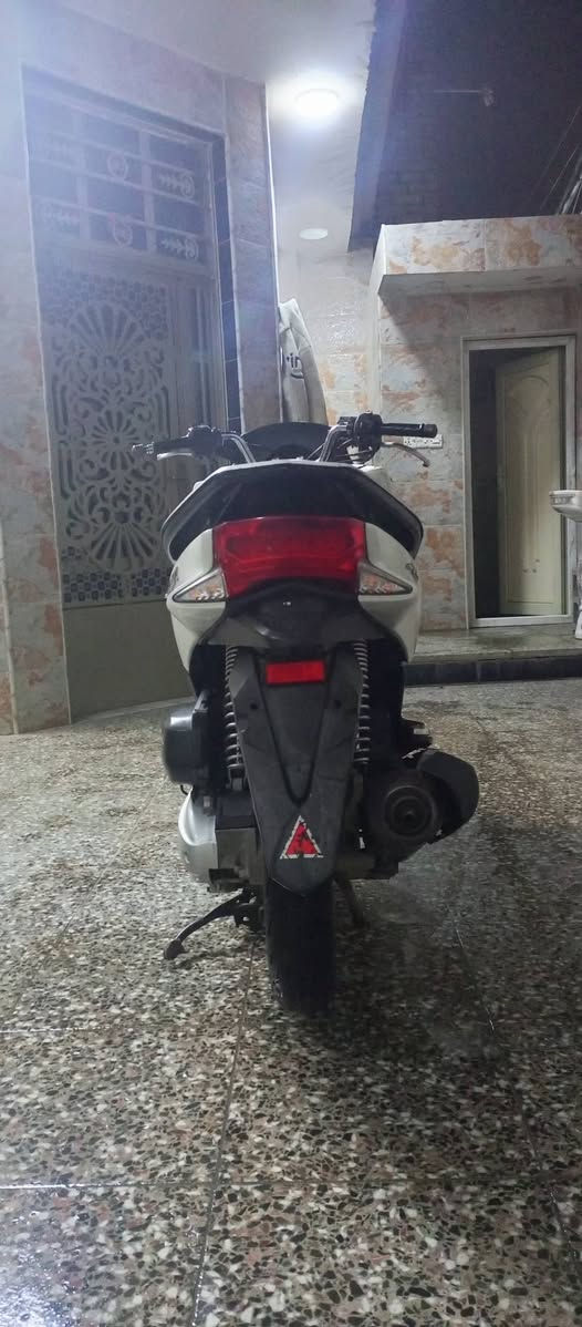 السلام عليكم دراجه بي سي اكس كفاله عامه للبيع دراجه ياباني مكفوله المكينه برغي واحد ما مفتوح شرط المكينه اذا مفتوحه أنطيك الدراجه بلاش شويه بيهة ملاحظات بالكفر السعر 1400وبيهة مجال الطيبين رقمي ***********
