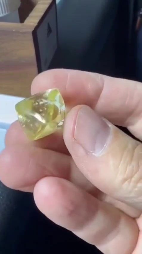 Natural yellow diamond

Vvs1
Big size 
28 ct in piece
5600 usd per piece
00212676684300


**إذا كنت صاحب هذا الإعلان وتريد حذفه لأي سبب، رجاءا أرسل رسالة إلى الدعم الفني**