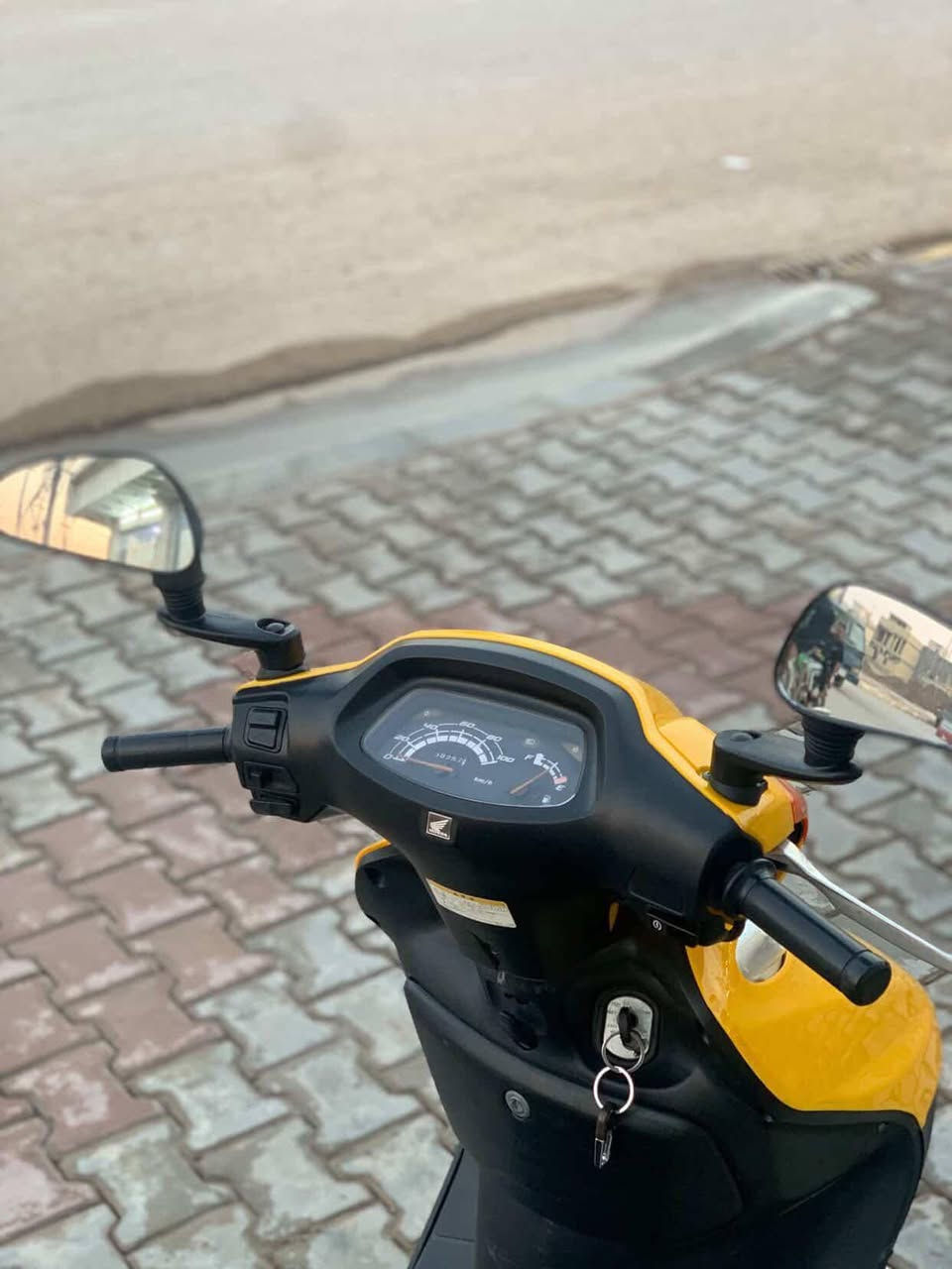 سلام عليكم 
 سبيسي ياباني 🇯🇵
دراجه ناعمه ونضيفى 
دراجه كامله مكمله مال جناي كل نقص مابيها  
سعر750وبيها مجال دراجه تسوه اكثر 
للستفسار اكثر ***********
مكاني كوت/خاجيه
