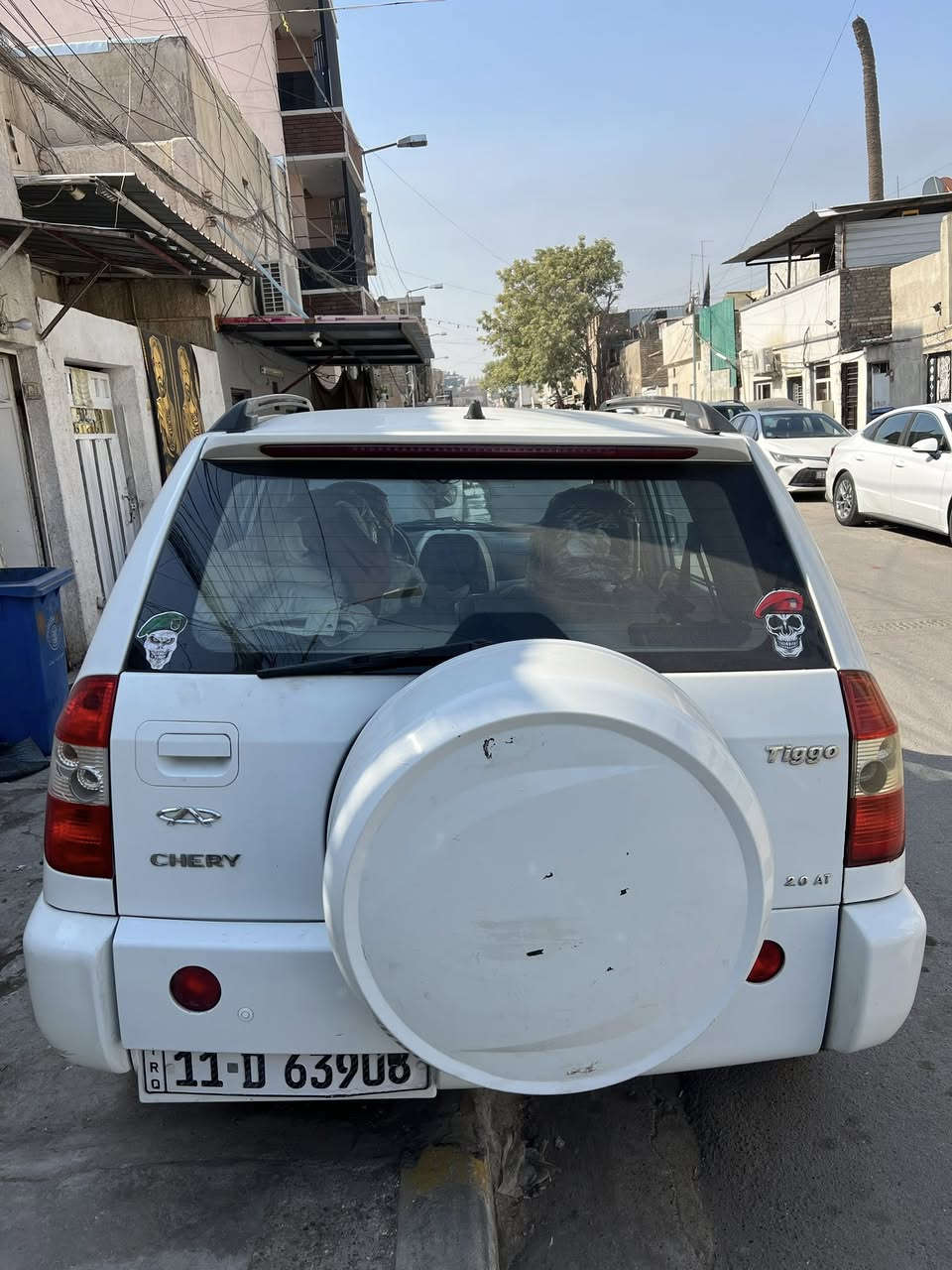 السلام عليكم 
شيري تيكو موديل ٢٠١٢ 
كير ميكانيكي وليس كهربائي 
بيهه قطعه صبغ نص باب السايق 
رقم بغداد الجديد باسمي تبريد ثلج فتحه سلايت 
مكاني بغداد الاعظمية للاستفسار واتساب او رصيد
السعر ٦٥ وبيهه مجال 
***********
