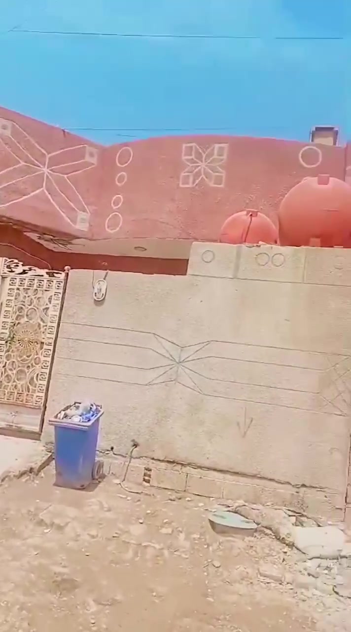 يا الله بيت للبيع في منطقت الستكشافات وره الحبيبيه بنسبه للمنطقه عله وجه تعمير حالين جاي يشتغلون بل مجاري البيت فرعه حلوو عريض ثاني بيت عن ركن 
(تفاصيل البيت )
البناء سنت 2023
مساحه 150متر يحتوي عله غرفتين نوم وصاله ومطبخ واستقبال جبير او صحيات البيت مكمل من كلشي من كاشي لبخ بياض او عالي عن شارع اي ستفسار اتصال عله رقم 
***********
