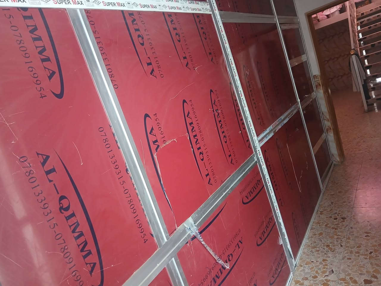 قاطع المنيوم الارتفاع ٣ متر العرض ٤ ونص جديد بالنايلون بعده استخدام كم شهر للتواصل ***********
