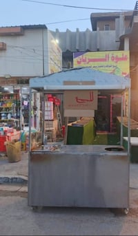 عربانة بيها تايرات متحركه مال ذرة وبتيتة حلزونية كاملة مكملة من إنارة ...