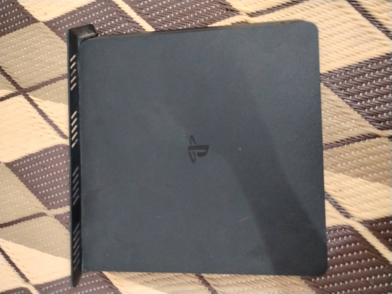 السلام عليكم ورحمة الله وبركاته
PS4 بلي 4 للبيع جهاز نظيف كلش إصدار 12.50 مهكر بيه  مع جويستك الأصلي أيضا نظيف كلش وكيبل HDMi إصدار 2.0 الأصلي مو العادي.
الالعاب إلي بيه God of war 4 إله الحرب كريتوس الجزء الرابع
Pes 2025 patch monster بيس 2025 باتش المونستر كلش حلوة
Gta 5 جي تي أي الجزء الخامس 
الجهاز مع كامل ملحقاته كيبل التشغيل وكيبل الhdm والجويستك الأصلي.
السعر 360 وبيه مجال بسيط جداً.


**إذا كنت صاحب هذا الإعلان وتريد حذفه لأي سبب، رجاءا أرسل رسالة إلى الدعم الفني**