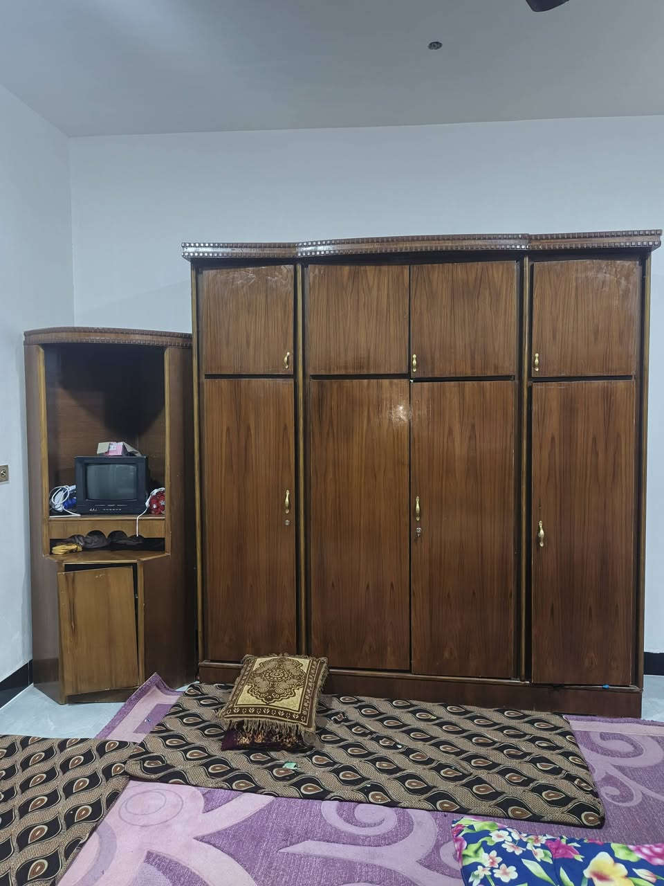 سلام عليكم غرفه للبيع لتواصل ع رقم ***********
