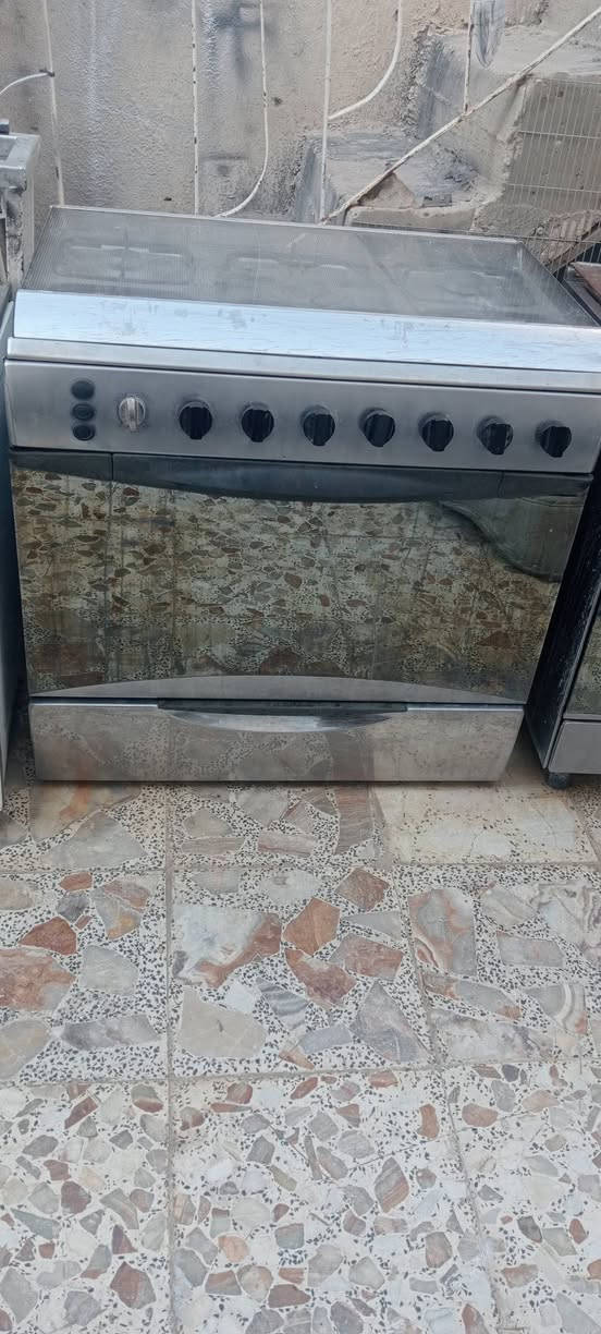 طباخ نوع ايديال مصري الاصلي الباب الاول شغال كله عيون وفرن فوك وجوه شرط الشغل ونارخضره بسعر 110 وبيه مجال العنوان الاحرار توصيل موجود حسب الاتفاق راسل اوتصل وبالخدمه *********** للعلم ضمان بالطباخ لمدة شهر
