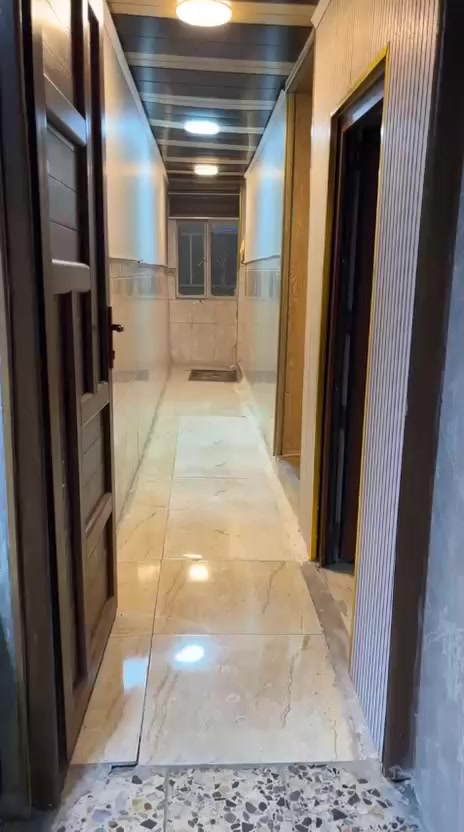 السلام عليكم للبيع بيت منطقة الكراده يم مستشفى ابن الهيثم للعيون مساحه ٢٥٠ متر سعر ٨٥ مليون اوراق كامله الإستفسار رقم الهاتف واتساب ***********
