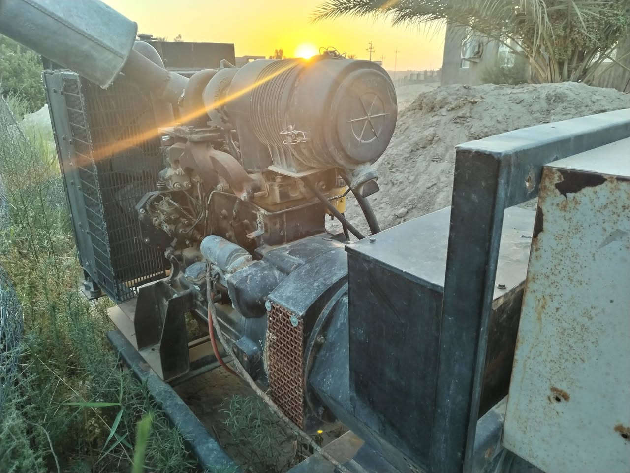 مولد 50كيفي جوندير اربعه بستم سبانه ممحطوط عليه نكره سلف استخدام قليل تبريد ماء سعره 30 وبي مجال ***********
