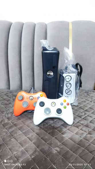 اكس بوكس 360مهكر حيل حيل نظيف نظام اروره حتى مكان القرص شغال ويحتوي على 148لعبه قويه من ضمنها pes 25حقيقة ويحتوي على 2جوستك وغراضه كله بلادي شرط الفحص اضافتن محوله بلاديه جديده بعده مامستخدمه السعر 120وبي مجال للطيبين توصيل جميع المحافظات متوفر ***********
