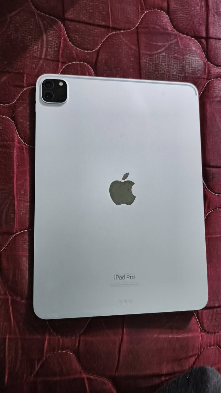 سلام عليكم ايباد 11 m2 حجم 11انج ذاكره 256
الجهاز نضيف كلش مثل ما موضح بل شاشه ++ هذا الحتكاك ع شاشه ما ماثر عليه واسئل وين ما تريد واني دا العب وافتح بي بثوث كلشي بي طبيعي  ومصورلك فديو توضيح 
***********
