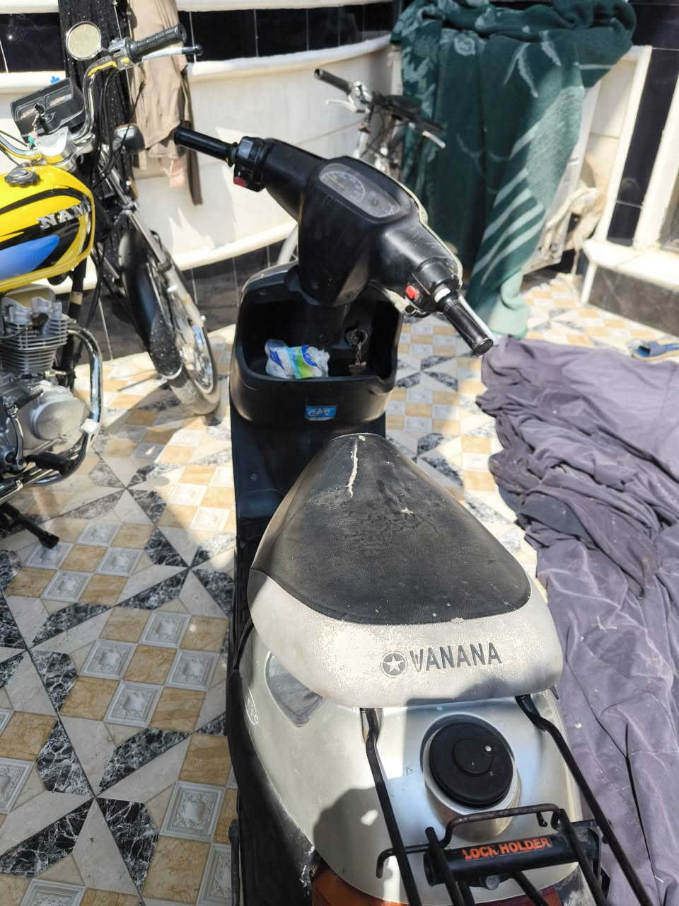 السلام عليكم بطة كفالة عامة عوزهه بس باتري هندر واحد شرط كلة شغال لايت اشارة نقصهه
بس باتري وروح شلعة معدل خير من الله الدراجة مكينة ناعمة 
مكاني سوق النص السعر 350وبيهه مجال حك الجية


**إذا كنت صاحب هذا الإعلان وتريد حذفه لأي سبب، رجاءا أرسل رسالة إلى الدعم الفني**