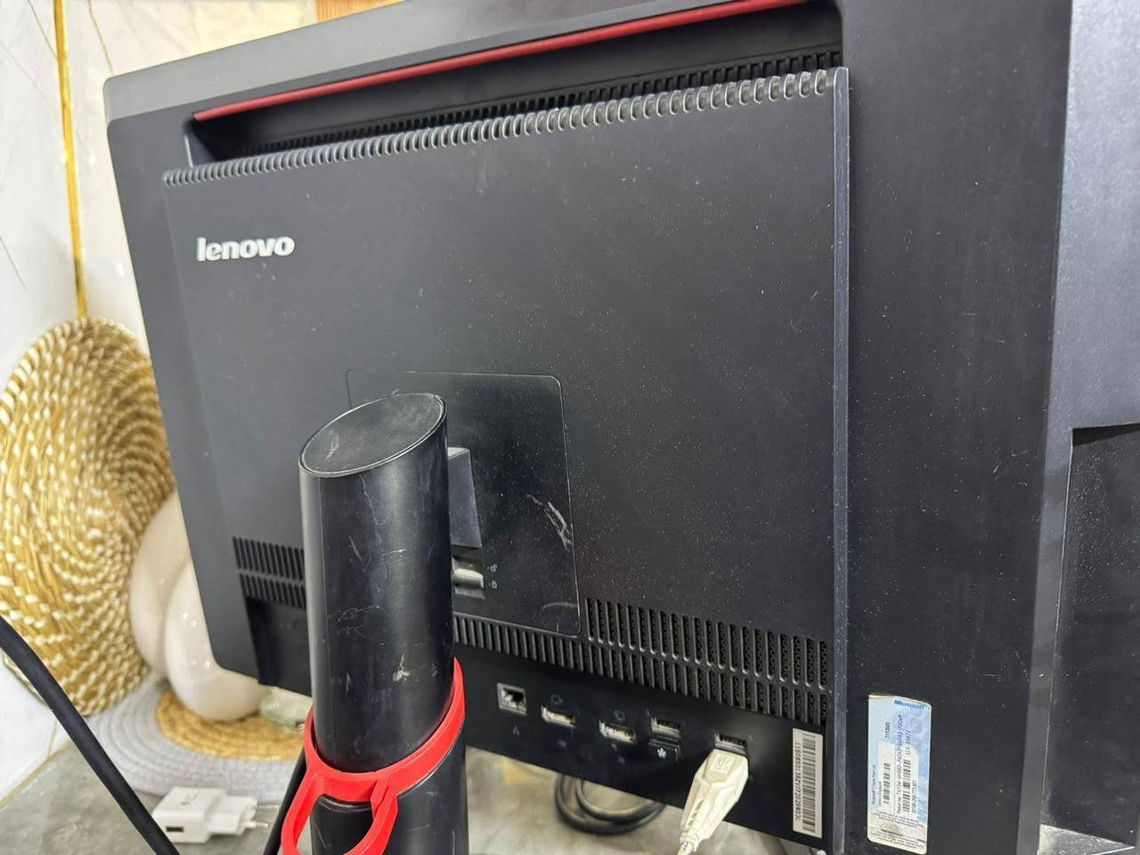 Lenovo ThinkCentre All-in-One (شاشة + جهاز مدمج)
✨ المواصفات: ✅ Intel Core i5-3470S
✅ RAM 8GB DDR3
✅ SSD Samsung 120GB سرعة وأداء ممتاز
✅ Windows 10 Pro 64bit
✅ شاشة كبيرة مدمجة
✅ كاميرا + منافذ USB
📌 مناسب للدوام، الدراسة، الإنترنت، الأوفيس والبرامج اليومية
الجهاز نظيف ويعمل بدون مشاكل ✅
💰 السعر. 300 ألف دينار


**إذا كنت صاحب هذا الإعلان وتريد حذفه لأي سبب، رجاءا أرسل رسالة إلى الدعم الفني**