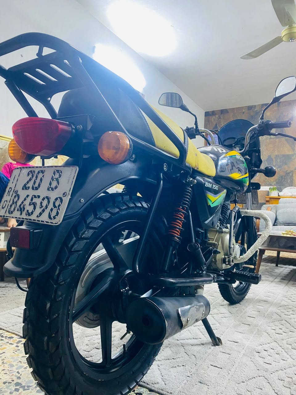 السلام عليكم ورحمه الله 
بوكسر هندي موديل 2021
ما مفتوحه بلاديه 
مكينه كير كهربأيات خير من الله
لايت زنون عالي ناصي
تختم تاير جديد
مكينه ناعمه دراجه ما متعوبه حلوه
سنويه بأسمي تحويل ثاني يوم
بيها هسه صالحه لمده سنه كامله
يعني ميحتاج تنهز شغلتك ممتازه
وين ميعجبك افحص افحص
مكاني بغداد شهداء البياع
السعر قفل من الاخير لا اعاملك ولا تعاملني
1850 الي يعجبك اهلا وسهلا ميعجبك هم اهلا وسهلا وعلى راسي 
وهذا رقمي***********
