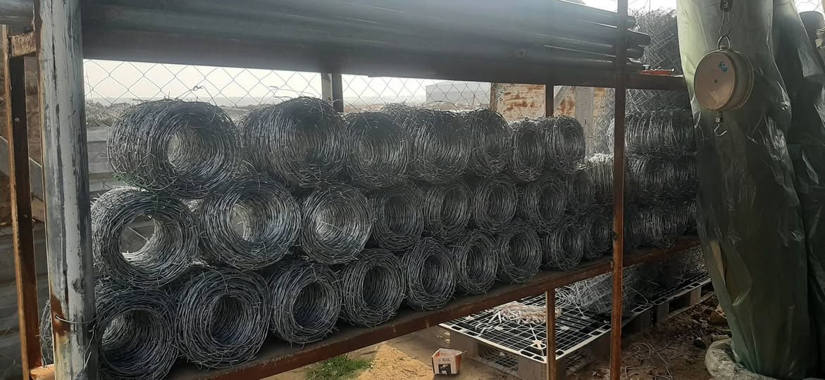 🚨تعلن سكلة الانوار لبيع وتنصيب وأسيجة ال🌐BRC🌐
عن استعدادها 🦺لعمل سياج بيارسي بكافة الأنواع والمواصفات الفنية 📝
💸بيع أسيجة ال BRC  والجادر والاسلاك الشائكة والأبواب والأعمدة الكونكريتية والبوري المغلون وأعمدة الانارة (تيل الكهرباء)
🦺صيانة الأسيجة المتضررة //تحويل الأسيجة //تغليف الأسيجة 
العنوان//الصويرة الشارع العام قرب مطعم هنداس مجاور سيراميك ابو زهراء//مشتل وسكلة الانوار🛻🛻يوجد خدمة توصيل 
للإستفسار اكثر الاتصال على الرقم ***********
