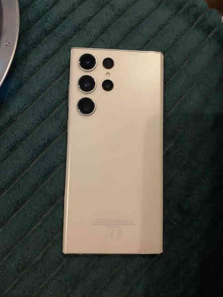 📱 للبيع Samsung S23 Ultra
✨ اللون: أبيض
🌍 نسخة الشرق الأوسط – Dual SIM
💾 الذاكرة: 256GB

🔒 الجهاز ما مفتوح ولا داخل صيانه
 فقط فطر موضح بالكلاس الخارجي وما ماثر ع لمس ولا عله شي

السعر 550 الف وبي مجال

الاستفسار ***********
