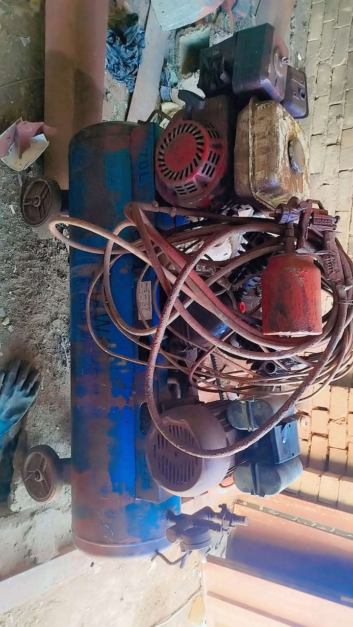 كتر وتاروسة صبغ نظيفات للبيع السعر الكتر350والتاروسة 200 مكان بغداد الاتصال***********
