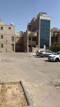 للبيع دار بناء 2022 يعتبر زيرو زيونه محله 710  المساحة 100 متر واجهه 5...