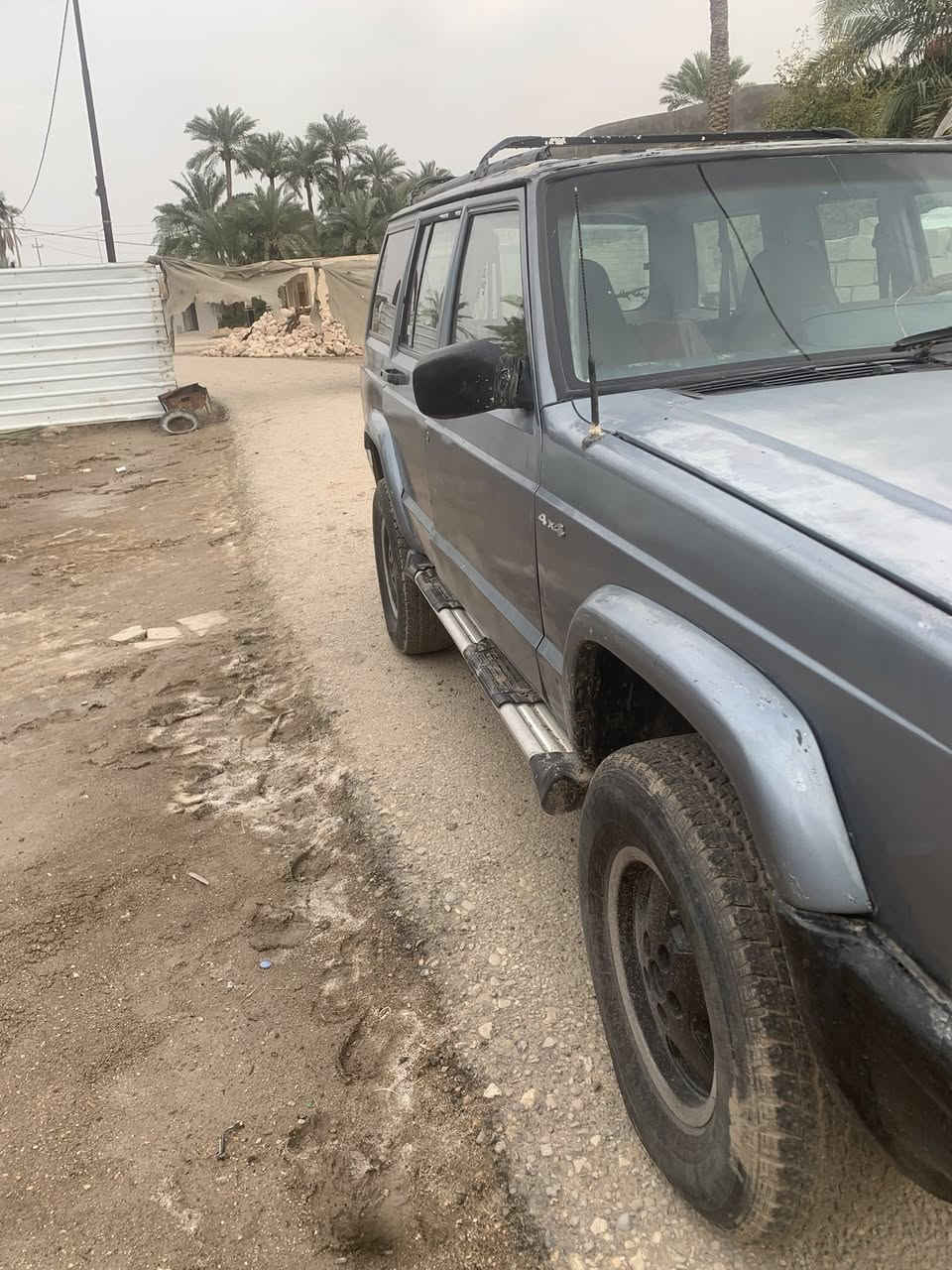 سلام عليكم سياره جيب موديل 1999 للبيع مكينه وكير ديفور السعر 40او بيها مجال مكاني السماوه ***********
