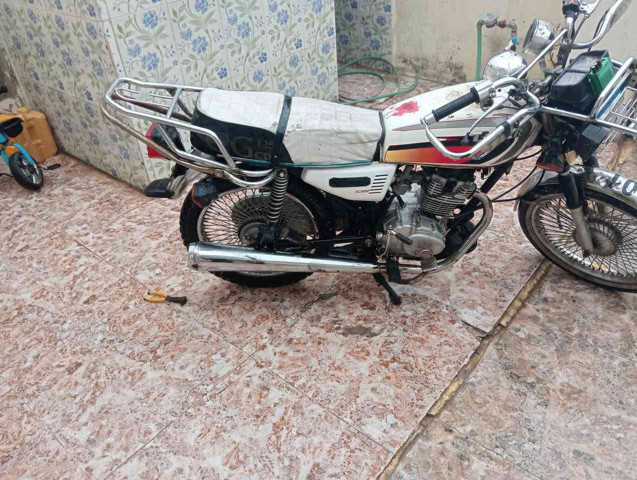 السلمو عليكم مطور  تايكر ٢٠٢٠ نضيف حيل مطور لا صرف ولا دخان  ويرمنيه شغالا هورنت اشير ليتات  كيجات  العنوان موصل جانب ليمن السعر ٣٧٥ وبي مجال رقم هاتف ***********
***********
