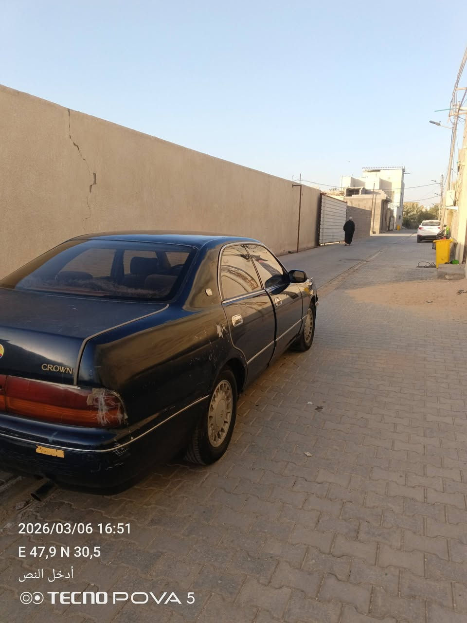 السلام عليكم..
كراون بطه متصل مديل سيارة 91
محرك 2500  سيارة مكفوله من الكص و النقل والعيب الشرعي   والرقم انكليزي السنويه ل 2031  و سيارة بسمي 
وسياره بيه بس الكير والكير بيه تخيره بل نمر 

وتحويل ثاني يوم  السعر 50 وبيه مجال.    *********** الرقم
