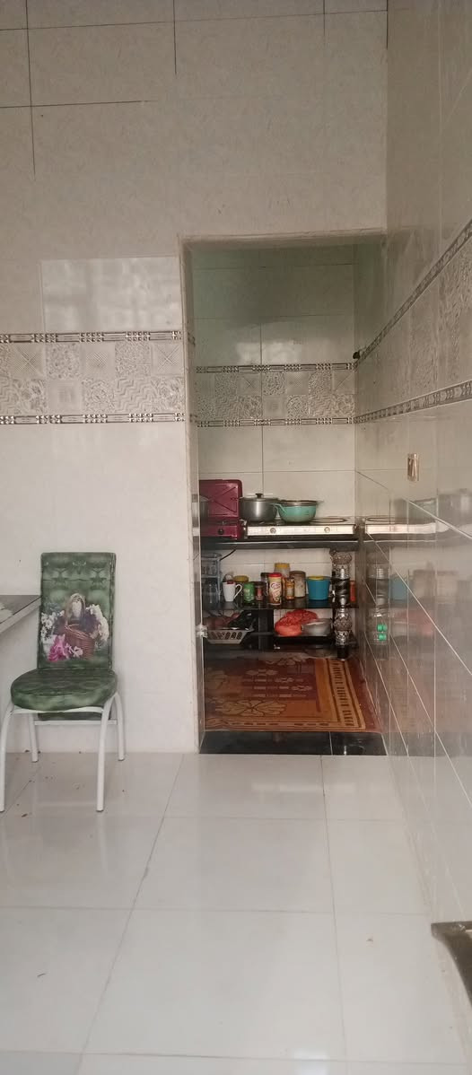 دار للبيع يتكون من غرفتين وصاله وديوانيه مناور ثنين مطبخ حار وبارد بناء جديد كونكريت مساحه 200م العنوان ابو الجوزي ام قريب للشارعين الداخلي والخارجي السعر 85 قابل للتفاوض الرقم *********** يتوفر واتساب
